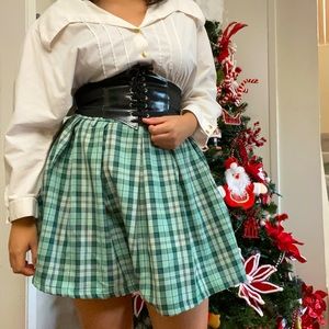 Size: XL color: pistachio green Hot topic skirt